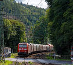 Die 185 200-3 (91 80 6185 200-3 D-DB) der DB Cargo AG fährt am 21.08.2021 mit einem gemischten Güterzug, durch Kirchen/Sieg in Richtung Siegen.