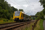 Der VT 503 (95 80 1648 103-7 D-HEB / 95 80 1648 603-6 D-HEB), ein Alstom Coradia LINT 41 neue Generation, der HLB (Hessische Landesbahn GmbH) erreicht am 26.08.2021, als RB90  Westerwald-Sieg-Bahn 