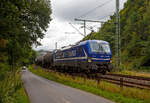 Die für die RTB CARGO fahrende 193 792-9 (91 80 6193 792-9 D-ELOC) fährt am 26.08.2021 mit einem Kesselwagenzug durch Wissen (Sieg) in Richtung Köln.