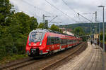 Zwei gekuppelte Bombardier Talent 2 (der vierteilige 442 759 / 442 259 und der fünfteilige 442 802  / 442 302)der DB Regio NRW verlassen am 27.08.2021, als RE 9 rsx - Rhein-Sieg-Express