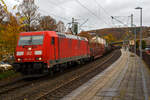 Die 185 262-3 (91 80 6185 262-3 D-DB) der DB Cargo AG fhrt am 01.11.2021 mit einem gemischten Gterzug durch den Bahnhof Kirchen (Sieg) in Richtung Kln.