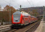 Steuerwagen voraus hat der RE 9 rsx - Rhein-Sieg-Express (Siegen– Kln - Aachen) am 03.12.2021 den Bahnhof Kirchen (Sieg) erreicht. Schublok ist die 146 004-7 (91 80 6146 004-7 D-DB).