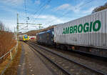 Während ein Alstom Coradia LINT 41 der HLB (Hessische Landesbahn), am 12.03.2022, als RB 90  Westerwald-Sieg-Bahn  (Siegen - Au/Sieg – Altenkirchen – Westerburg – Limburg(Lahn),