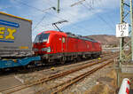 Die 193 358 (91 80 6193 358-9 D-DB) der DB Cargo Deutschland AG, zieht am 16.03.2021 einem KLV-Zug durch Niederschelden in Richtung Siegen.