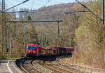 Die 187 119 der DB Cargo AG (91 80 6187 119-3 D-DB) fährt am 22.03.2022 mit einem gemischten Güterzug durch Scheuerfeld (Sieg) in Richtung Siegen.