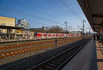 Zwei gekuppelte ET 420 der S-Bahn Köln erreichen am 25.03.2022, aus Richtung Hennef (Sieg) kommend, den Bahnhof Siegburg/Bonn.