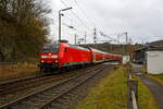 Die 146 001-3 (91 80 6146 001-3 D-DB) der DB Regio NRW fährt am 18.04.2023, mit dem RE 9 (rsx - Rhein-Sieg-Express) Aachen - Köln – Siegen, durch Scheuerfeld (Sieg) in Richtung Siegen