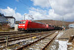 Die 185 005-6 (91 80 6185 005-6 D-DB) der DB Cargo AG fährt am 15.03.2023, mit der kalten an die DB Cargo vermieteten 151 049-4 (91 80 6151 049-4 D-Rpool) der Railpool und einem gemischten Güterzug, eigentlich auf dem falschen Richtungsgleis, durch Niederschelden (Sieg) in Richtung Köln. Gleichdrauf kam auch auf dem anderen Gleis LINT 41 der HLB (Hessische Landesbahn), der den Güterzug daduch überholen konnte.