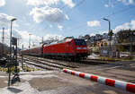 Mit über einer halben Stunde Verspätung fährt die 146 003-9 (91 80 6146 003-9 D-DB) der DB Regio NRW am 15.03.2023, mit dem RE 9 (rsx - Rhein-Sieg-Express) Aachen - Köln - Siegen,
