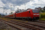 Die 146 001-3 (91 80 6146 001-3 D-DB) der DB Regio NRW fährt am 22 Juli 2024, mit dem RE 9 (rsx - Rhein-Sieg-Express) Aachen - Köln – Siegen, durch Niederschelderhütte (Sieg) in