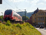 Zwei gekuppelte vierteilige Bombardier Talent 2 (442 259 / 442 759 und 442 256 / 442 756) der DB Regio NRW fahren am 19 September 202m als RE 9 rsx - Rhein-Sieg-Express (Siegen - Köln - Aachen), durch Kirchen (Sieg) und erreichen bald den Bahnhof Kirchen.

Rechts die ehemalige Lokfabrik Jung-Jungenthal.
