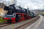 Die Personenzuglokomotive 23 1097 alias 35 1097-1 (90 80 0035 097-9 D-IGTL) der Interessengemeinschaft Traditionslok 58 3047 e. V. (Glauchau), ex DR 35 1097-1 (1970-1981), ex DR 23 1097, fährt am 02 November 2024 mit einem Dampfpendelzug der Eisenbahnfreunde Treysa e.V. zwischen Dillenburg und Betzdorf via Siegen, durch den Bahnhof Kirchen/Sieg. Hätte ich vorher gewusst dass es eine Pendelfahrt ist, so wäre ich noch bis zur Rückfahrt geblieben, aber dennoch glücklich endlich mal wieder eine große Dampflok vor der Linse.

Die ehemalige DR 23 1097, ab 1970 DR 35 1097-1 wurde 1957 von LKM - Lokomotivbau Karl Marx (Babelsberg) unter der Fabriknummer 123097 gebaut. Sie hat bereits den 4. Kessel. Bis 1965 den ursprünglichen, 1965 bis 1967 den Kessel von Lok 23 1039 (Fabriknummer 123039), 1667 bis 1971 den der Lok 23 1040 (Fabriknummer 123034) und seit 1971 hat sie den Kessel der Lok 23 1019 (Fabriknummer 123019). Gekuppelt ist sie mit ihrem ursprünglichen  2'2' T28 Tender.

Die Lok wurde am 31.August 1978 abgestellt. Ein Privatmann erwarb die Lok am 7.November 1981 für den Verein  Historische Eisenbahn Frankfurt e.V.  und ließ sie in den Westen überführen. Die Lok wurde dem Verein als nicht betriebsfähiges Ausstellungsstück zur Verfügung gestellt. Zunächst wurde die Lok im Bw Wiesbaden hinterstellt und später nach Mainz-Bischofsheim überführt. Im dortigen Rundlokschuppen konnte die Lok geschützt abgestellt werden. Am 17. und 18.September 1993 wurde die 23.10er dann auch beim Fest 125 Jahre Bw Bischofsheim ausgestellt. Seit 3.Oktober 1996 befindet sich die Lok in der Obhut der BSW-Freizeitgruppe  IG 58 3047  im Bw Glauchau. Die Lok wurde bei einem Rangierunfall am 24.August 2002 in Chemnitz so stark beschädigt, dass sie zunächst nicht mehr weiterbetrieben werden konnte. Im August 2003 wurde die beschädigte Lok in das DLW Meiningen überführt. Die Reparatur zog sich bis in den Sommer 2007 hin. Nach der Reparatur inklusive der fälligen Kesselhauptuntersuchung konnte die 23.10er im Juni 2007 wieder in Betrieb genommen werden. Eigentümer der Lok ist die Interessengemeinschaft Traditionslok 58 3047 e.V..

Die DR-Baureihe 35.10 (ex DR 23.10):
Wie im Westen so auch im Osten brauchte man neu Personenzuglokomotiven, so wurde bei der DR Baureihe 23.10, aus der kriegsbedingt nur in zwei Exemplaren gebauten Einheitsdampflokomotive der Baureihe 23 (diese war als Ersatz für die P 8 vorgesehen), weiterentwickelt. Es wurden allerdings nur die Abmessungen des Trieb- und Laufwerkes übernommen. Die Lokomotiven erhielten einen Mischvorwärmer der Bauart IfS/DR und Kessel mit Verbrennungskammern, und das Führerhaus wurde großzügiger gestaltet. Ab der Betriebsnummer 23 1003 wurde auf den Speisedom verzichtet.  Von 1955 bis 1959 wurden insgesamt 113 Exemplare gebaut und mit den Betriebsnummern 23 1001–1113 in Dienst genommenen. Sie kamen meist im leichten bis mittelschweren Schnellzugdienst zum Einsatz. Mit der Einführung der EDV-gerechten Nummerierung zum 1. Januar 1970 erhielten die Lokomotiven die neuen Betriebsnummern 35 1001–1113.

Im Gegensatz zu den Vorbildlokomotiven der DR-Baureihe 23 war Basis der Baureihe 23.10 ein geschweißter Blechrahmen mit Ober- und Untergurt und 25 mm Wangenstärke. Der Kessel einschließlich der Feuerbüchse wurde ebenfalls als stählerne Schweißkonstruktion ausgeführt, die Rohrlänge betrug 4.200 mm. Für die Kesselspeisung wurden eine saugende Dampfstrahlpumpe und eine Verbund-Mischpumpe VMP 15-20 Bauart BBW (250 l/min) verbaut.
Die vordere Laufachse (mit +/- 115 mm Seitenspiel) und die erste Kuppelachse (mit +/- 10 mm Seitenspiel) wurden als Krauss-Helmholtz-Lenkgestell durchgebildet, die Schleppachse als Bisselgestell mit +/- 55 mm seitlichem Spiel. Das Fahrwerk ist als Vier-Punkt-Abstützung konzipiert.
Der Antrieb der Dampfmaschine erfolgte auf die zweite Kuppelachse, die Serienloks wurden mit Trofimoff-Schiebern ausgerüstet.

Mit der DR-Baureihe 50.40 hatte die 23.10 viele Gleichteile, so Kessel, Rauchkammer, Führerhaus oder Schlepptendern der Bauart 2'2' T 28.
Die Lok konnten einen Zug von 365 t in der Ebene mit 110 km/h und auf 10 Promille Steigung noch 335 t mit 60 km/h oder 565 t mit 40 km/h befördern.

Die letzten Loks wurden 1978 in Nossen ausgemustert, die 35 1113 fuhr jedoch als DR-Traditionslok bis zum 15.03.1992, diese gehört heute dem DB Museum und ist als Leihgabe bei der IG Dampflok Nossen e.V..

TECHNISCHE DATEN der BR 23.10 (ab 1970 BR 35.10):
Gebaute Stückzahl: 113
Hersteller: LKM Babelsberg
Baujahre: 1955–1959
Spurweite: 1.435 mm (Normalspur)
Bauart: 1'C1' h2
Gattung: P 35.18
Länge über Puffer:  22.660 mm
Leergewicht (ohne Tender): 78.5 t
Dienstgewicht:  87,2 t (ohne Tender) / 138 t (Lok und Tender)
Radsatzfahrmasse: 18,3 t
Höchstgeschwindigkeit: 110 km/h (vorwärts) / 50 km/h (Rückwärts)
Indizierte Leistung: 1.250 kW (1.700 PS)
Treibraddurchmesser: 1.750 mm
Laufraddurchmesser vorn: 1.000 mm
Laufraddurchmesser hinten: 1.250 mm
Zylinderanzahl: 2
Zylinderdurchmesser: 550 mm
Kolbenhub:  660 mm
Kesselüberdruck: 16 bar
Rostfläche:  3,71 m
Strahlungsheizfläche: 	7,9 m²
Rohrheizfläche: 141,7 m²
Überhitzerfläche:  68,50 m²
Verdampfungsheizfläche:  59,60 m²
Tender: 2'2' T28
Wasservorrat: 28 m³
Brennstoffvorrat: 10 t (Kohle)
