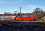 Die 146 001-3 (91 80 6146 001-3 D-DB) der DB Regio NRW schiebt am 26 Dezember 2024, den RE 9 - Rhein Sieg Express (RSX) Siegen - Köln – Aachen, durch Scheuerfeld/Sieg in Richtung Köln.

Die TRAXX P160 AC1 (Br 146.0) wurde 2001 von ABB Daimler-Benz Transportation GmbH in Kassel unter der Fabriknummer 33813 gebaut. 