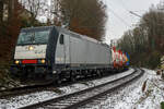 Die an die Viking-Rail ApS (mit Sitz im dänischen Padborg) vermietete 185 407-4 (91 80 6185 407-4 D-BRLL) der BRLL - Beacon Rail Leasing GmbH (Grünwald) fährt am 10 Januar 2025 mit