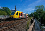 Der VT 203 ABp (95 80 0640 103-7 D-HEB), ein Alstom Coradia LINT 27 der HLB, ex vectus VT 203, hat am 28 Mai 2026 den Bahnhof Kirchen/Sieg verlassen und f�hrt als RB 90 'Westerwald-Sieg-Bahn' (Limburg/Lahn - Westerburg – Altenkirchen - Au/Sieg  ...