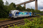 Die an die RTB Cargo GmbH vermietete SIEMENS Vectron AC – 193 810-9 „Salzburg“ (91 80 6193 810-9 D-Rpool) der Railpool GmbH (M�nchen), f�hrt am 22 Juli 2026 mit einem leeren offenen