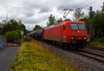 Die 145 092-3 (91 80 6145 092-3 D-BRLL) der BRLL - Beacon Rail Leasing S.� r.l. (Luxembourg), ex 145-CL 014, f�hrt am 22 Juli 2026, mit einem Kesselwagenzug, durch Siegen-Eiserfeld in Richtung K�ln.

Die TRAXX F140 AC wurde 2001 von ADtranz (ABB Daimler-Benz Transportation GmbH / DaimlerChrysler Rail Systems) in Kassel unter der Fabriknummer 33828 gebaut.