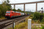 Die 152 077-4 (91 80 6152 077-4 D-DB) der DB Cargo AG f�hrt am 21 August 2026 mit der kalten Class 77 - 266 429-0 (92 80 1266 429-0 D-BRLL), ex 77029, der Beacon Rail Lux Holdings S.� r.l. und einem gemischten G�terzug durch Siegen-Eiserfeld in Richt ...