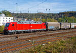Die 187 181 (91 80 6187 181-3 D-DB) der DB Cargo AG f�hrt am 15 Oktober 2026 mit einem Coilzug durch Betzdorf (Sieg) in Richtung K�ln. 

Die Bombardier TRAXX F140 AC3 wurde 2017 von der Bombardier Transportation GmbH in Kassel unter der Fabriknummer 35511 gebaut. Die f�r 140 km/h konzipierte Lok hat nur die Zulassung f�r Deutschland.
