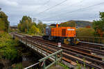 Die an die BEG - Bocholter Eisenbahngesellschaft mbH (Dinslaken) vermietete 274 103-7 (98 80 0274 103-7 D-NRAIL) eine MaK G 1205 BB der northrail GmbH (Hamburg) f�hrt am 22 Oktober 2026 solo auf Tfzf (Triebfahrzeugfahrt) / als Lz (Lokzug) durch Siege ...