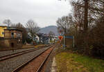 Da die Stecke ab dem Hp Königstollen gesperrt ist, gibt es ab dem Bahnhof Herdorf bereits ein Tempolimit von 40 km/h (hier 04.03.2023).
