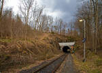 Der 137 m lange Herdorfer Tunnel hier am 18.03.2023 vom Hp Königsstollen gesehen.