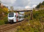 Der SÜWEX FLIRT³  429 111 (fünfteiligen Stadler FLIRT³) als RE 1  Südwest-Express  fahren am 30.10.2017 durch Koblenz-Moselweiß in Richtung Tier. Gleich geht es auf der Gülser Eisenbahnbrücke über die Mosel.