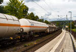 Vierachsiger 110 m� Drehgestell-Druckgaskesselwagen mit Sonnenschutzdach, 33 80 7813 536-9 D-ARETZ, der Gattung Zags, der Vermietungsfirma ARETZ GmbH & Co.