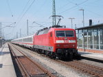 120 110,am 29.Mai 2016,als Schublok im Abschnitt Binz-Stralsund,mit dem IC 2252 Binz-Berlin Südkreuz,in Bergen/Rügen.