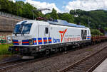 Die SIEMENS Vectron Dual Mode 248 077 (90 80 2248 077-0 D-NRAIL) der BM-Bahndienste GmbH (Karlsruhe) f�hrt am 09 Juni 2026, mit einem Flachwagenzug (4 Drehgestell-Flachwagen der Gattung Rens), durch