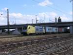 ES64 U2 018 verl�sst Regensburg Ost mit ein Containerzug.