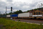 Vierachsiger Drehgestell-Taschenwagen fr den Transport von Sattelaufliegern 37 80 4793 065-6 D-CBRS, der Gattung Sdkmss (CargoBeamer JetModule Sdkmss), der Cargo Beamer RollingStock GmbH, am