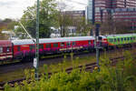 Der Partywagen D-CBG 56 80 89-70 207-6 der Gattung Wgmz der RailParty Rheinland GmbH (Jüchen), eingestellt durch die CBG-Centralbahn (Mönchengladbach) die auch der ehem.