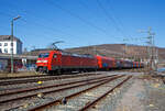 Die 152 031-1 (91 80 6152 031-1 D-DB) der DB Cargo AG fährt am 29.03.2021 mit gemischichten Güterzug durch Niederschelden in Richtung Köln.