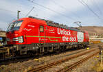 Die Siemens Vectron MS 193 342-3 „Unlock the Dock“ (91 80 6193 343-3 D-DB) der DB Cargo AG fährt am 10.11.2021 mit einem „HUPAC-Zug“ (KLV-Zug) durch Niederschelden in