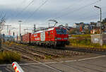 Die Siemens Vectron MS 193 342-3 „Unlock the Dock“ (91 80 6193 343-3 D-DB) der DB Cargo AG fährt am 10.11.2021 mit einem „HUPAC-Zug“ (KLV-Zug) durch Niederschelden in