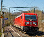 Die 187 119 der DB Cargo AG (91 80 6187 119-3 D-DB) fährt am 22.03.2022 mit einem gemischten Güterzug durch Scheuerfeld (Sieg) in Richtung Siegen.

Die TRAXX F140 AC3 wurde 2017 von Bombardier in Kassel unter der Fabriknummer 35263 gebaut.