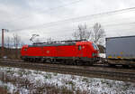 db-cargo-ag-ex-db-schenker-rail-deutschland-ag/801625/die-193-323-3-91-80-6193 Die 193 323-3 (91 80 6193 323-3 D-DB) der DB Cargo AG fhrt am 27.01.2023 mit einem „HUPAC“ KLV-Zug durch Rudersdorf (Kr. Siegen) in Richtung Siegen. Hier befhrt der Zug die Dillstrecke (KBS 445) von dieser geht es bei Siegen-Ost auf die Siegstrecke (KBS 460) in Richtung Kln. Weil die Ruhr-Sieg-Strecke (KBS 440) nicht das KV-Profil P/C 400 aufweist, sind solche Zge dort nur bis Kreuztal zum Sdwestfalen Container-Terminal mglich.

Die Siemens Vectron MS (200 km/h - 6.4 MW) wurden 2018 von Siemens unter der Fabriknummer 22448 und gebaut, sie hat die Zulassungen fr Deutschland, sterreich, Schweiz, Italien und die Niederlande (D/A/CH/I/NL).