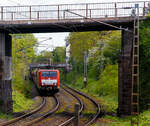 Da kommt ein „Erzbomber“ auf dem Weg an die Saar, kommt er vom Rhein nun an die Mosel....
Die beiden Siemens ES 64 F4 - 189 045-8 und 189 042-5 der DB Cargo ziehen, in Doppeltraktion, einem Erzzug (Wagen der Gattung Falrrs 152) am 28.04.2018 durch Koblenz-Moselweiß.