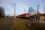Die 187 119 der DB Cargo AG (91 80 6187 119-3 D-DB) fährt am 22.02.2023 mit einem gemischten Güterzug durch Rudersdorf (Kr.