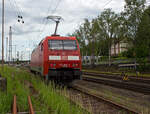 Die 152 082-4 (91 80 6152 082-4 D-DB) der DB Cargo AG setzt am 24 Mai 2024 in Kreuztal auf dem Stumpfgleis um.