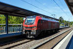 Die an die DB Cargo AG vermietete 2159 240-1 (90 80 2159 240-1 D-ELP) eine sechsachsige Stadler EURO DUAL der ELP - European Loc Pool AG (Frauenfeld/Schweiz), eingestellt in Deutschland, f�hrt am 12