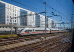 Der dreizehnteiligen DB ICE 4 Tz 9490 (der Baureihe 412.4) erreicht am 07 September 2023 bald den Bahnhof Basel SBB (hier bei Peter Merian), es war an dem Tag einer der wenigen ICE die zum Bahnhof SBB