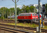 Die ICE-Schlepplok 218 830-8 (92 80 1 218 833-2 D-DB) der DB Fernverkehr AG, ex DB 218 305-1, ist am 14 Mai 2022 beim Hauptbahnhof Hannover abgestellt.