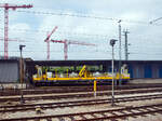 Der Ol-Bauwagen BA 575 (Mastenwagen 575),  D-DB 80 80 979 0 037-3 der DB Netz AG ist am 18.05.2018 beim Bahnhof Basel Badischer Bahnhof abgestellt.