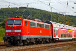 Die 111 122-8 (91 80 6111 122-8 D-DB) der DB Regio NRW, als Schublok mit dem RE 9  rsx / Rhein-Sieg-Express  (Aachen-Köln-Siegen) am 03.09.2016 erreicht nun bald den Bahnhof Betzdorf/Sieg.