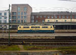 In ozeanblau/beige die 111 174-9 	(91 80 6111 174-9 D-DB) der DB Regio NRW (Fahrzeugnutzer ist die DB Gebrauchtzug - Miete oder kaufe misch) steht am 21 Januar 2025 beim Hbf Münster (Westfalen),
