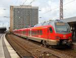
Die beiden vierteilige Stadler FLIRT 3 der DB Regio AG NRW, 1428 008 / 1428 508 und 1428 006 / 1424 506 (94 80 1424 008-5 D-DB / 94 80 1424 508-4 D-DB und 94 80 1424 006-9 D-DB / 94 80 1424 506-8 D-DB) stehen am 08.02.2016 im Hauptbahnhof Essen, als RB 42 „Haard-Bahn“, nach Münster (Westf) Hbf, bereit.

Von diesen vierteiligen Triebzügen vom Typ FLIRT 3 wurden 2014 von Stadler Pankow in Berlin 14 Stück für die Haard-Achse in Nordrhein-Westfalen gebaut und geliefert.

Die FLIRT verfügen über eine hohe Antriebsleistung und erreicht eine maximale Geschwindigkeit von 160 km/h.

Technische Merkmale:
Helle freundliche Fahrgasträume mit hohem Niederfluranteil
Rollstuhlgerechte WC-Kabine, auch für Elektrorollstühle  geeignet und 1 weiteres WC Leichtbauweise aus Aluminium
Redundante Antriebsausrüstung bestehend aus 2 Antriebssträngen mit je einem Transformator, IGBT Stromrichter und 2 Asynchronfahrmotoren
Auslegung des Wagenkastens auf eine Längsdruckkraft von 1.500 kN
Luftgefederte Fahrwerke sorgen für die erforderliche Laufruhe
Breite, zweiflügelige Schwenkschiebetüren
Einstiegshöhe 780 mm
Spaltüberbrückung und Schiebetritt pro Einstiegstür

Technische Daten:
Spurweite: 1.435 mm (Normalspur)
Achsanordnung: Bo’ 2’ 2’ 2’ Bo’
Länge über Kupplung: 74.700 mm
Fahrzeugbreite: 2.880 mm
Fahrzeughöhe: 4.120 mm
Fußbodenhöhe Niederflur: 780 mm
Fußbodenhöhe Hochflur: 1.200 mm
Einstiegsbreite: 1.300 mm je Tür
Einstiegshöhe: 780 mm
Längsdruckkraft:1.500 kN
Sitzplätze: 225 (1. Klasse 24 / 2. Klasse 201, davon 45 Klappsitze)
Stehplätze (4 Pers./m²): 220
Dienstgewicht: ca. 133 t
Motordrehgestell-Achsabstand: 2.500 mm
Laufdrehgestell-Achsabstand: 2.700 mm
Triebraddurchmesser: 920 mm (neu) / 850 mm (abgenutzt)
Laufraddurchmesser: 760 mm (neu) / 690 mm (abgenutzt)
Antrieb (Nennleistung): 4 x 500 kW = 2.000 kW
Antrieb (max. Leistung): 4 x 750 kW = 3.000 kW
Höchstgeschwindigkeit: 160 km/h
mittlere Anfahrbeschleunigung bis 50 km/h: 1,0 m/s²
Kupplung: Scharfenbergkupplung (Schaku) Typ 10

Quellen: Stadler Rail