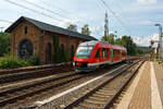 Der Dieseltriebwagen 640 017 (95 80 0640 017-9 D-DB ABp) ein Alstom Coradia LINT 27 der DreiLänderBahn (DB Regio NRW) erreicht am 27.07.2014, als RB 93  Rothaarbahn  (Bad Berleburg - Kreuztal -