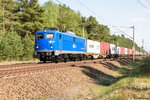 140 876-4 EGP - Eisenbahngesellschaft Potsdam mbH mit einem Containerzug bei Friesack und fuhr weiter in Richtung Wittenberge. Netten Gru zurck an den Tf! 07.05.2016